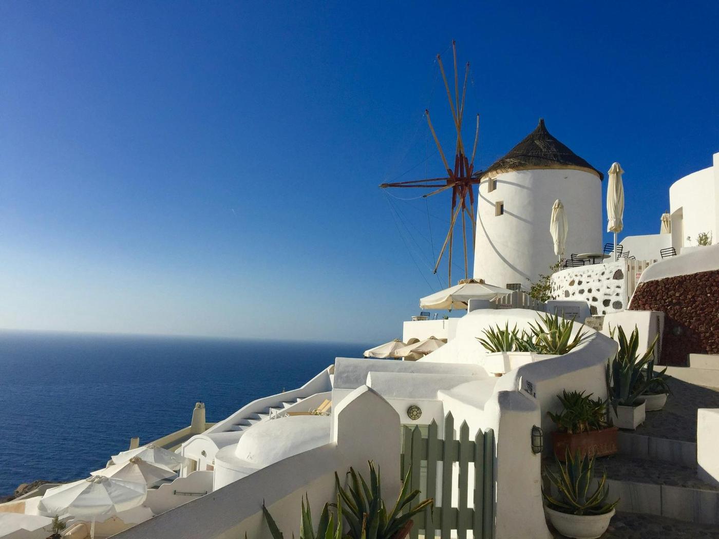 Santorini Travel Guide for Couples: Best Things to Do, See & Taste